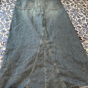 Women denim Long maxi skirt, from Gap size 28/ 6 tall. Brand new!I wear regular.